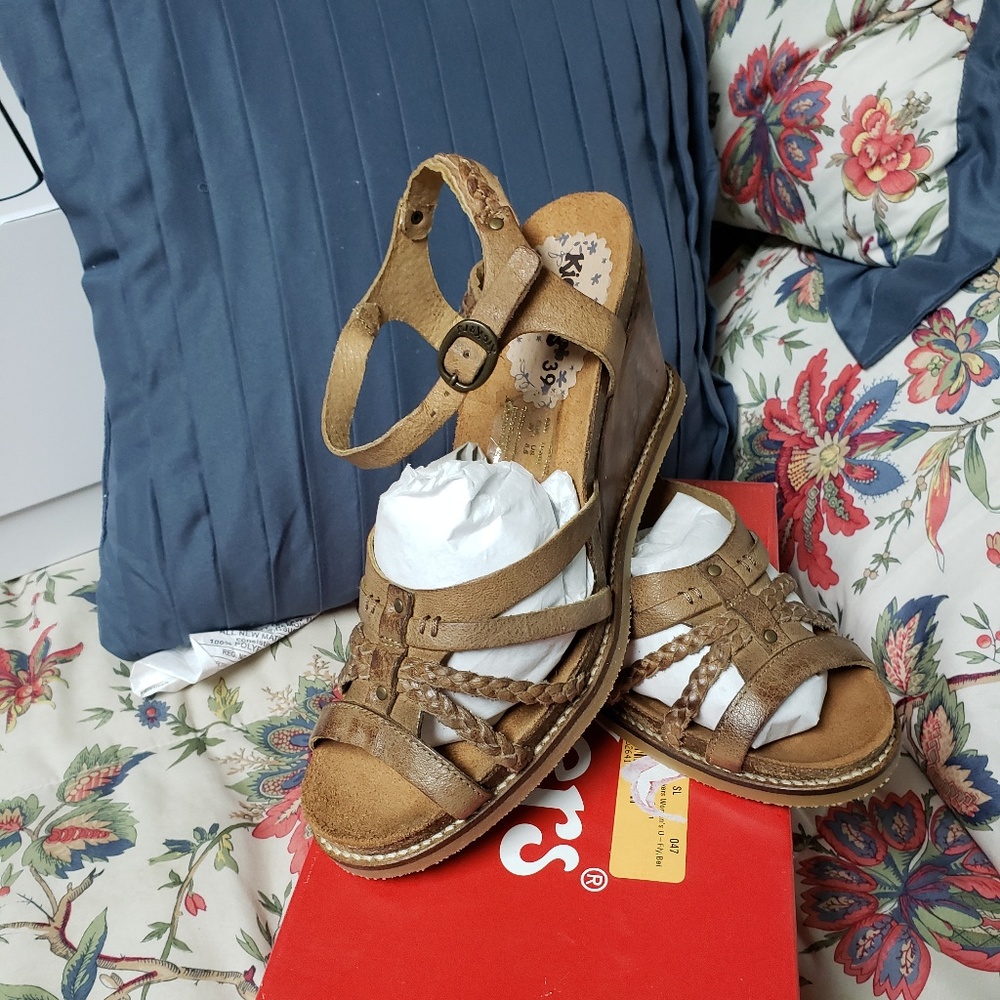 Kickers U Fly Sandals Spain NIB 8.5